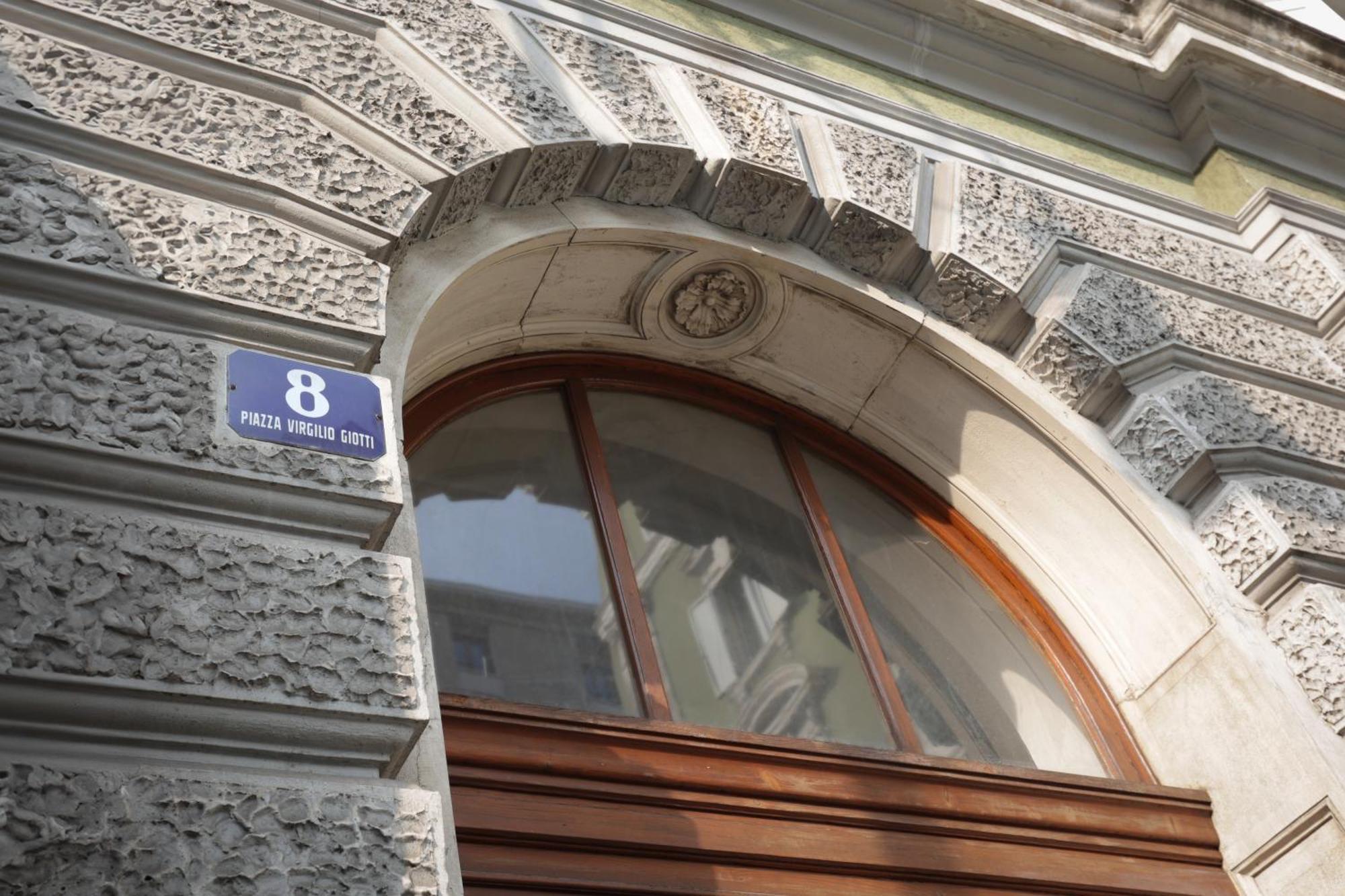 Residence Piazza Giotti 8 Trieszt Kültér fotó