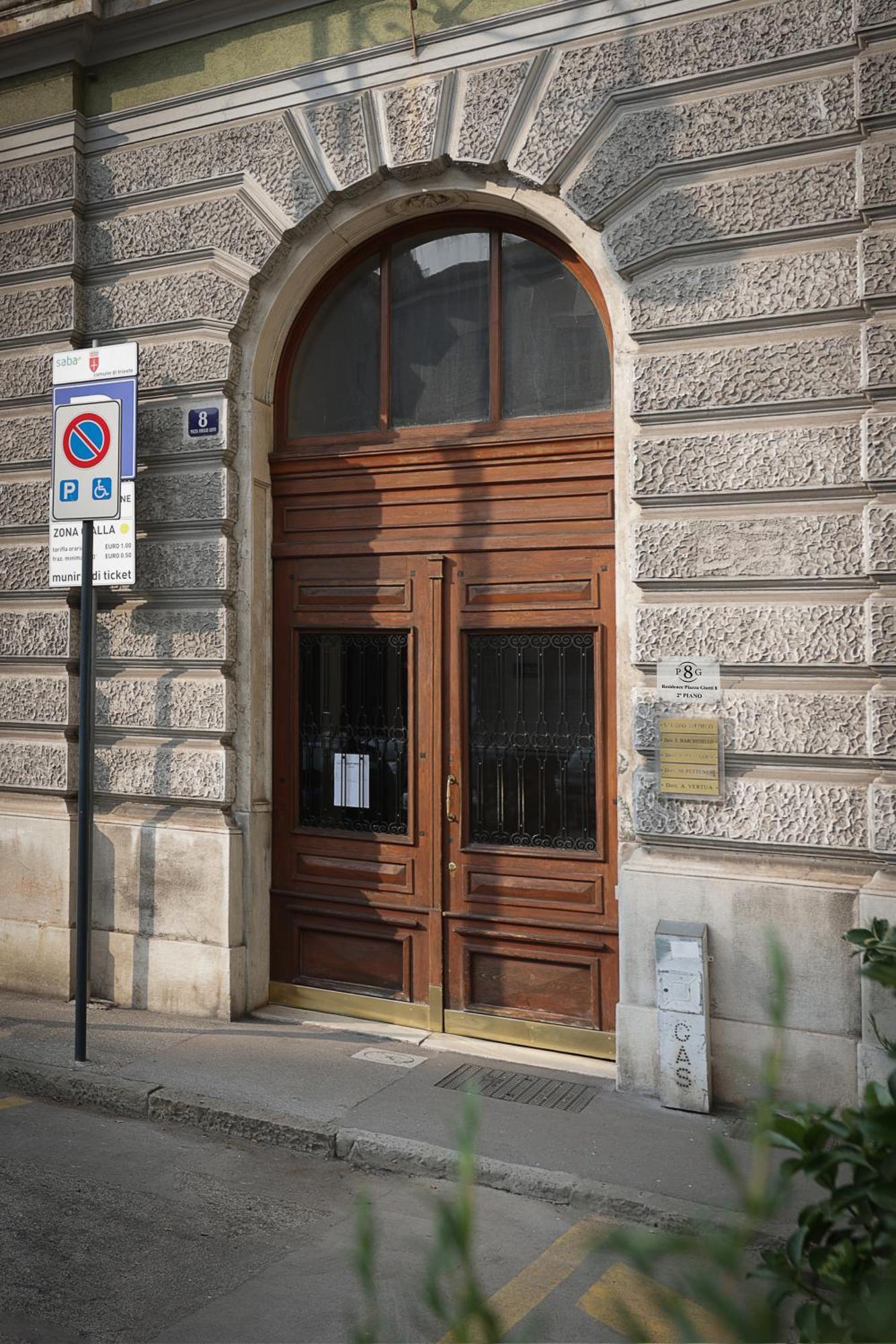 Residence Piazza Giotti 8 Trieszt Kültér fotó
